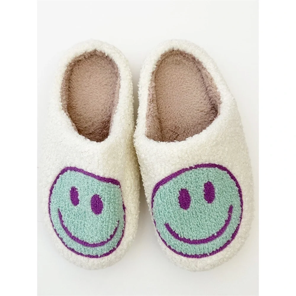 Smiley Face Plush Slippers, size 7.5-8 - Picture 5 of 5